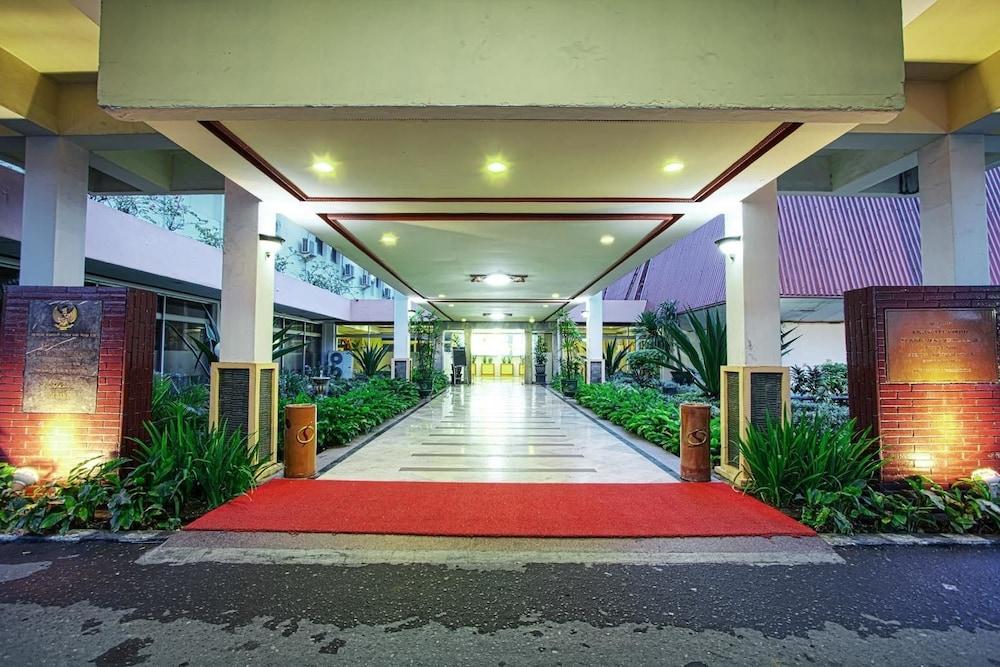 Hotel Sahid Kawanua Manado Exterior foto